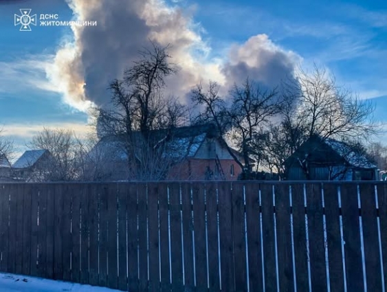 У Коростенському районі горів житловий будинок, вогнем знищено горище та перекриття