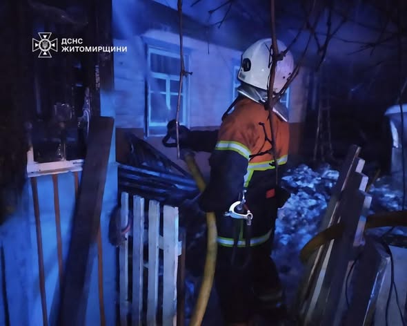 У Житомирському районі під час гасіння пожежі виявили тіло людини
