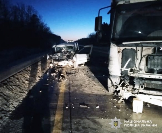 У передмісті Житомира в ДТП травмовано водія мінівена: поліція встановлює обставини
