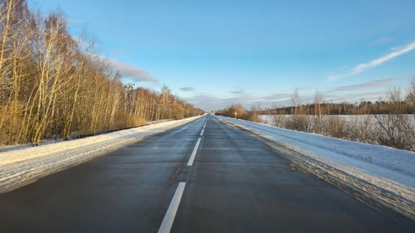 Зимове експлуатаційне утримання доріг Житомирщини: ліквідація наслідків негоди та причини стрімкого руйнування покриття