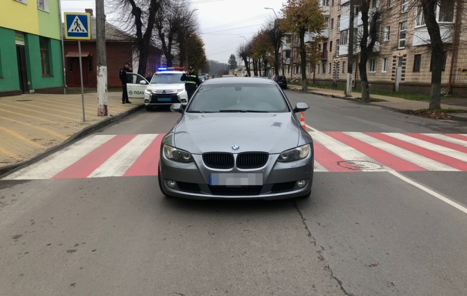 У Новограді-Волинському 29-річна водійка на пішохідному переході збила чоловіка