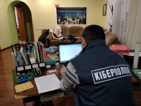 На Житомирщині оголосили підозру злочинній групі у шахрайстві за схемою «друг просить у борг»