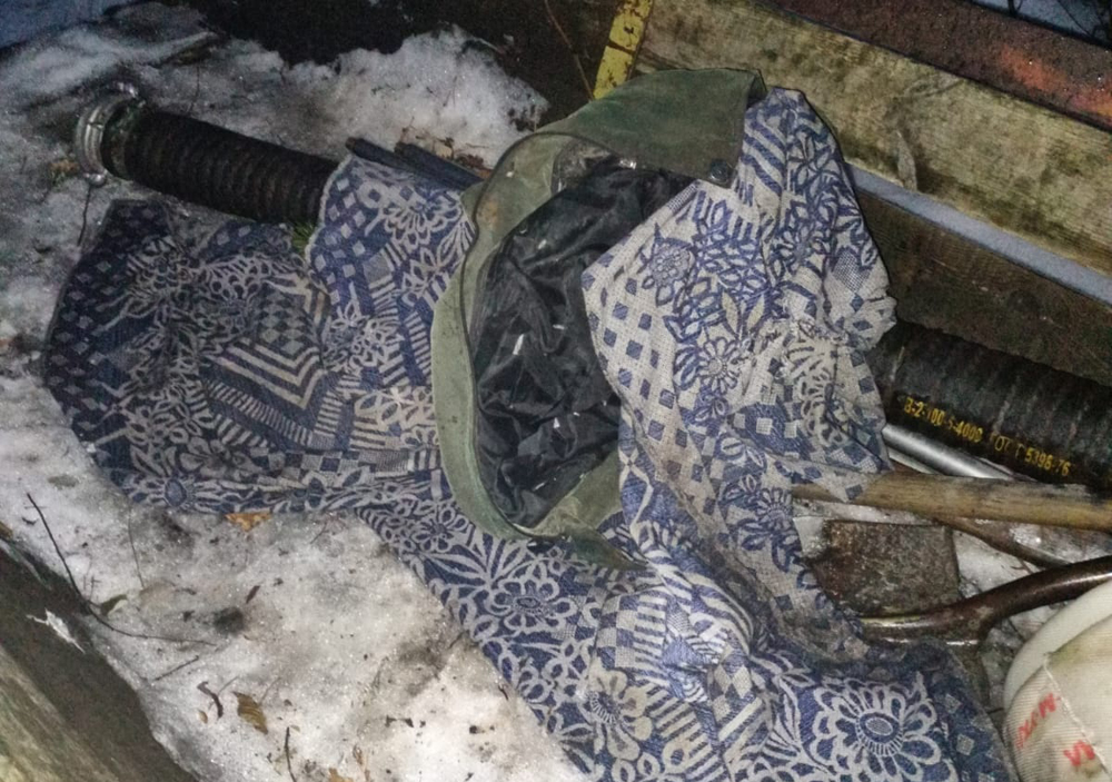 У Коростенському районі викрили двох чоловіків, які незаконно добували «сонячне» каміння (ФОТО)