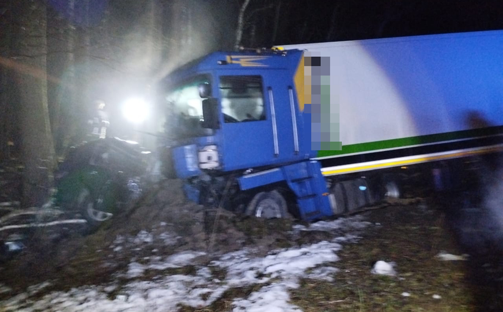 На Малинщині внаслідок зіткнення позашляховика та вантажівки, загинув 62-річний киянин