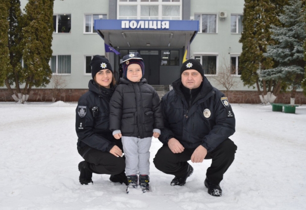 Житомирські правоохоронці допомогли здійснити бажання 4-річного хлопчика із Київщини