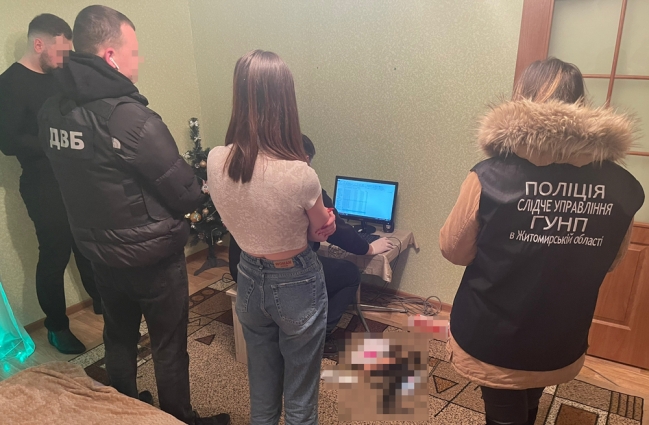Кримінальна «полуничка»: у Житомирі викрили організовану групу з виготовлення та поширення порнографії