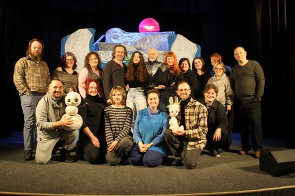 У Житомирі відбулася гастрольна вистава театру «Равлик»: зимова казка про Сніговичка зворушила маленьких глядачів