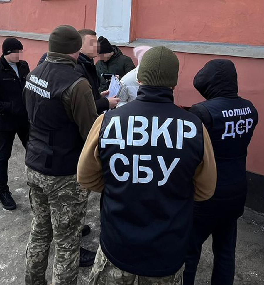 У Житомирі викрили юристку у вимаганні хабарів від військовослужбовців, жінка пропонувала посередництво у визнанні чоловіків непридатними до служби