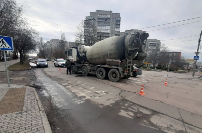 У Житомирі водій бетонозмішувача на пішохідному переході збив пенсіонерку, жінка померла в лікарні