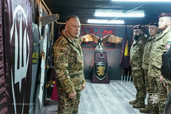 Головнокомандувач ЗСУ вручив ордени та медалі бійцям 95 бригади ДШВ