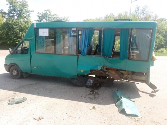 На Житомирщині зіткнулись маршрутка та мікроавтобус, травми отримали водій та пасажирка вантажного буса