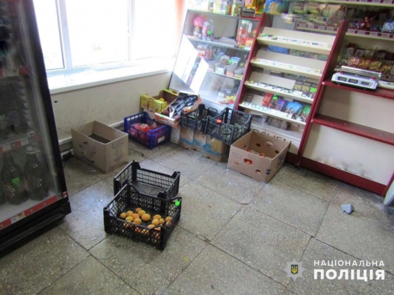 У Народицькій громаді затримали 19-річного хлопця, який пограбував магазин: виніс продукти та прихопив 15 тис. грн. виручки (ФОТО)