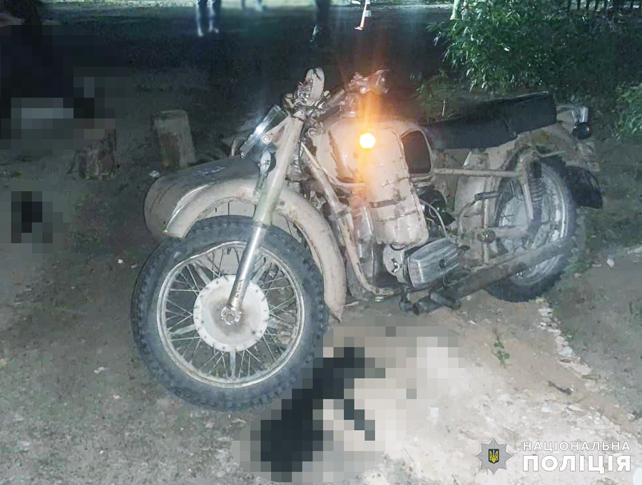 У Черняхівській громаді в ДТП загинув мотоцикліст, а пасажир з травмами потрапив до лікарні