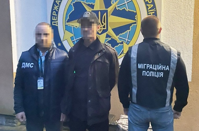 Громадянина рф примусово видворять з України: чоловік відбував покарання за розбещення неповнолітніх