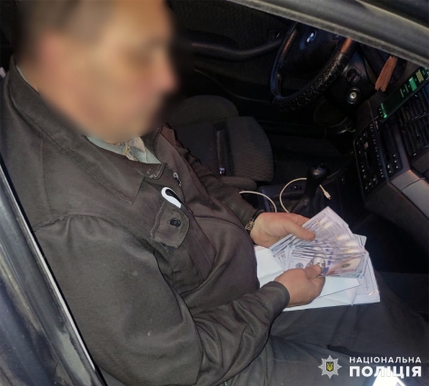 У Житомирі поліція затримала «комерсантів»: вони обіцяли допомогу з виїздом з країни військовозобов’язаному (ФОТО)