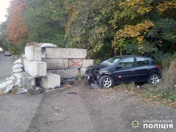 У Попільні травми у ДТП отримали двоє жінок: водійка допустила зіткнення з бетонною конструкцією