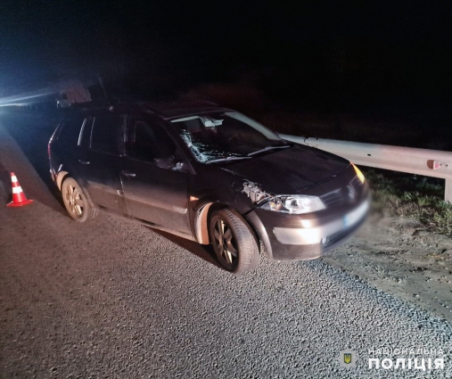 Під колесами авто у Глибочицькій громаді загинула жінка: поліція проводить розслідування