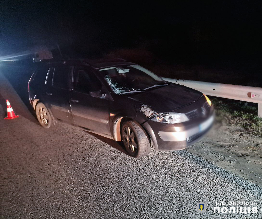 Під колесами авто у Глибочицькій громаді загинула жінка: поліція проводить розслідування
