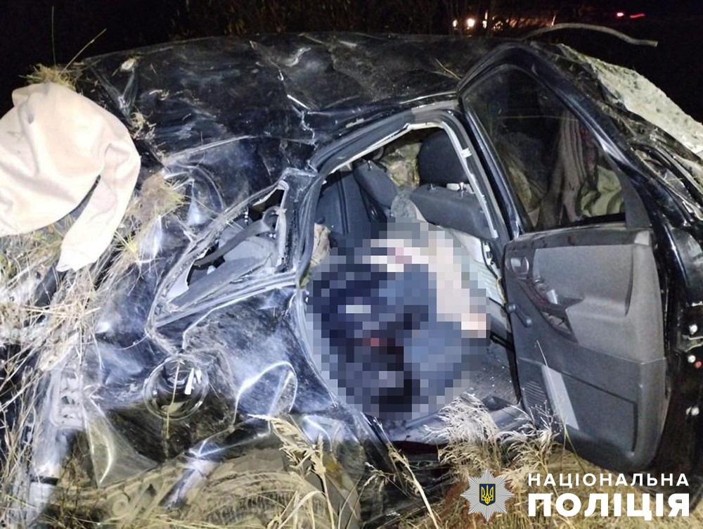 У Коростенській громаді у ДТП загинула водійка авто, пасажир травмований: поліція розпочала розслідування