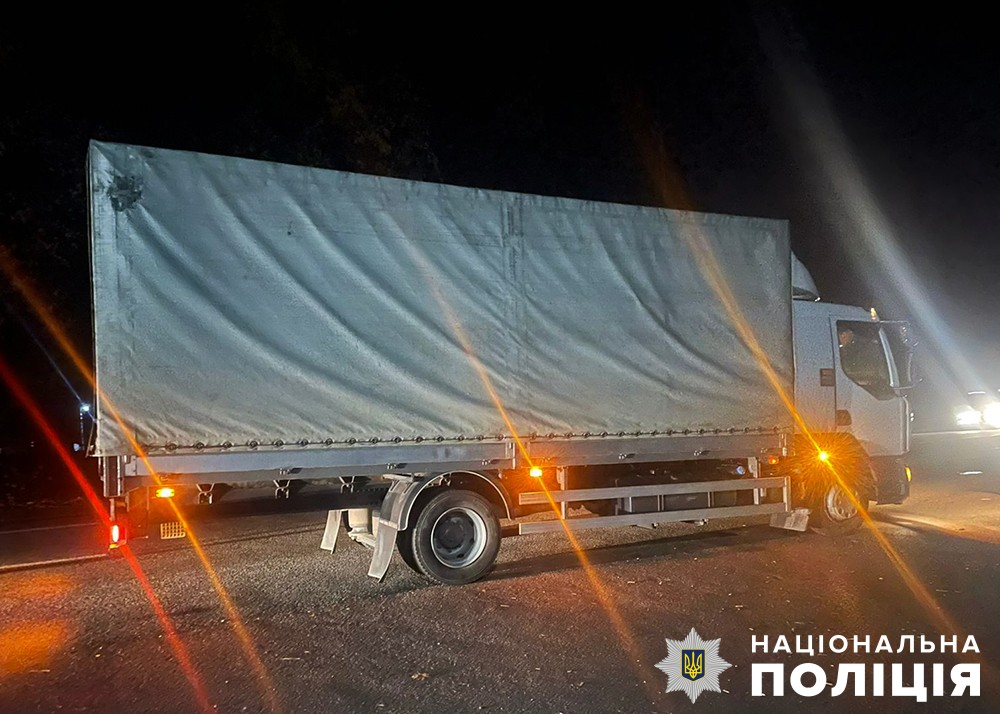 У Станишівці під колеса автівки потрапила пенсіонерка, жінка в лікарні (ФОТО)