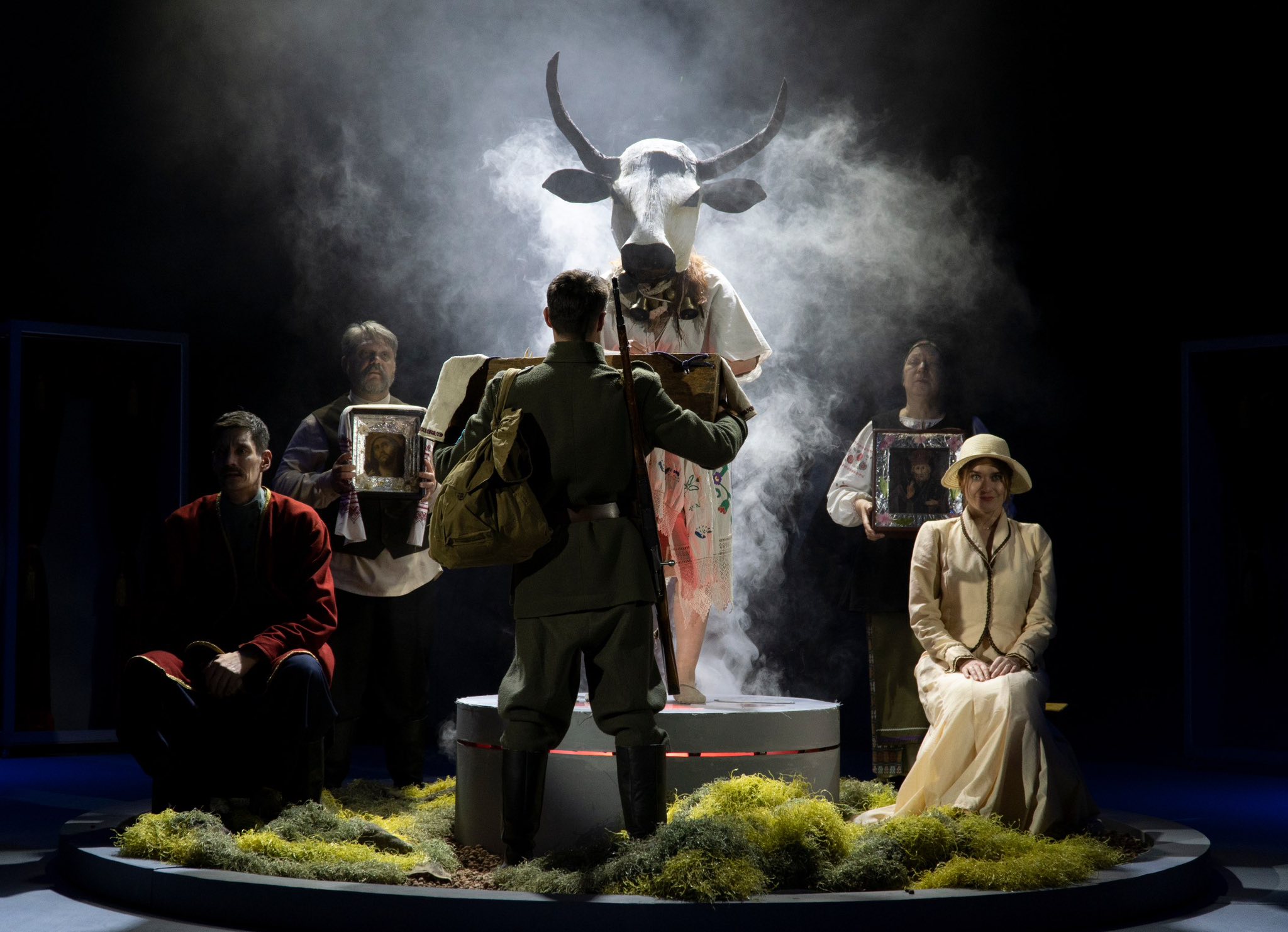 Прем'єра вистави «ЛІТЕПЛО» в обласному театрі ім. Івана Кочерги (ФОТО)