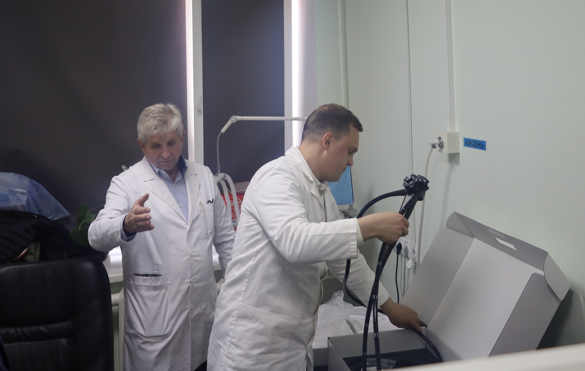 У Звягельську лікарню придбали новий відеоколоноскоп