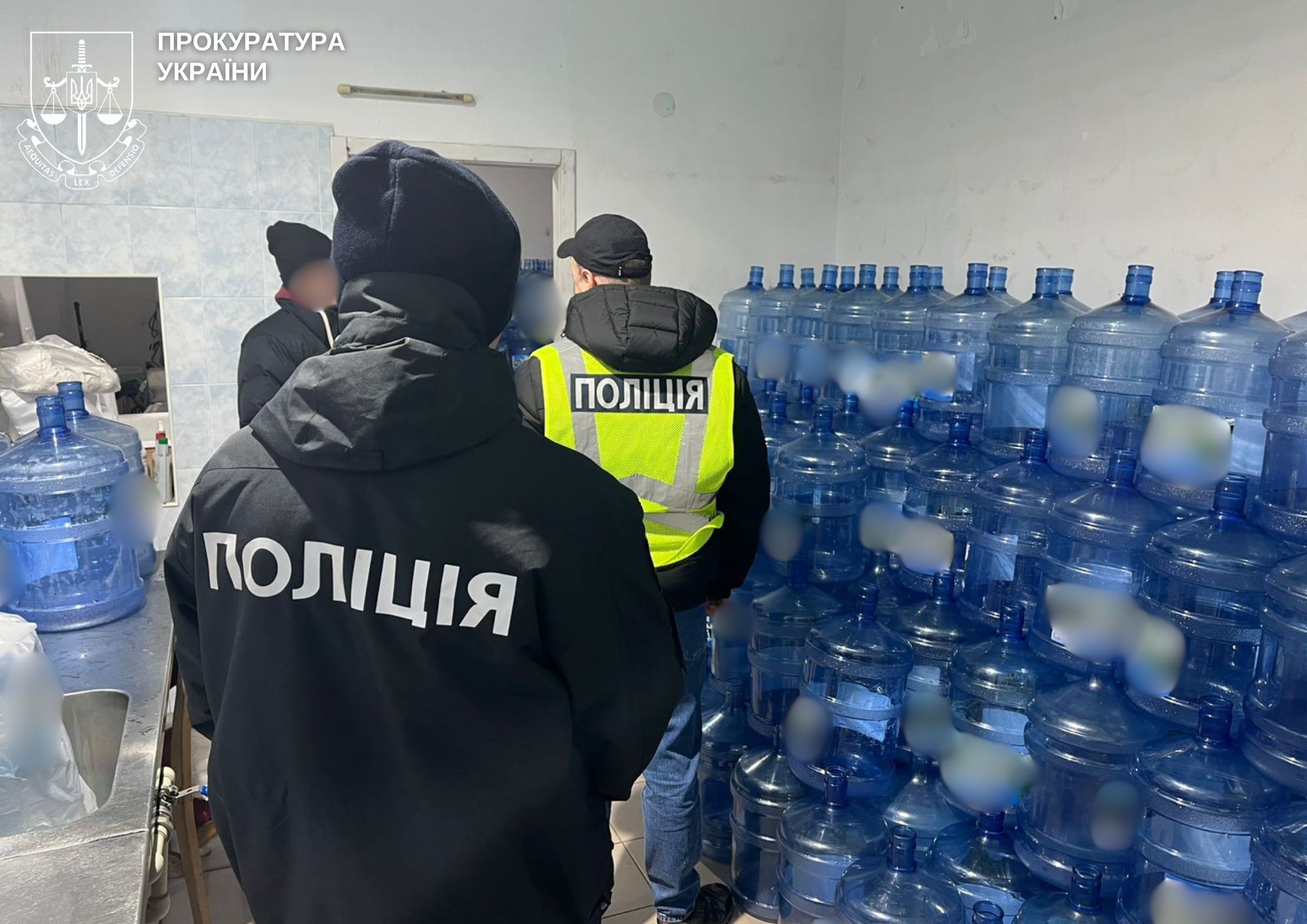 Незаконно добували питну воду з родовища на продаж та завдали збитків довкіллю на понад 1,1 млн грн: на Житомирщині судитимуть трьох осіб