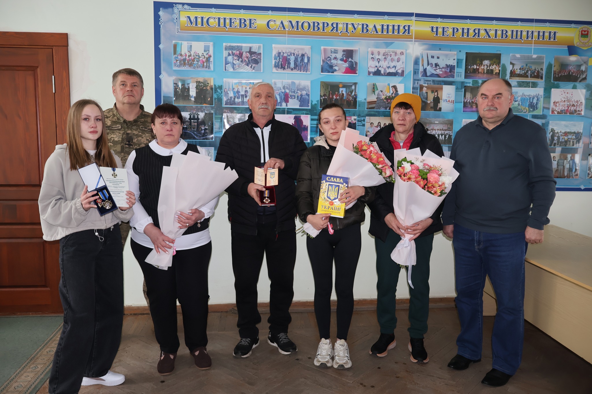 В Черняхові рідним полеглих захисників вручили посмертні високі нагороди Героїв