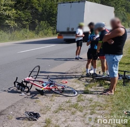 Водію, який збив велосипедиста на трасі в Бердичівському районі, оголосили підозру