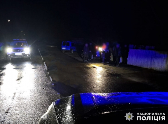 В Олевській громаді під колесами автівки загинув 30-річний чоловік, який знаходився на дорозі