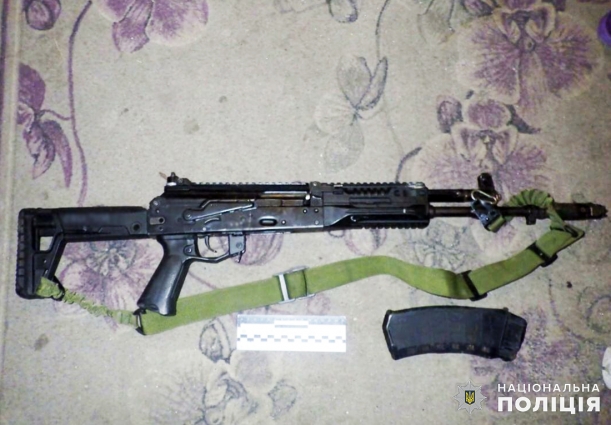 У Баранівській громаді в чоловіка, який вчиняв домашнє насильство, вилучили автомат та набої