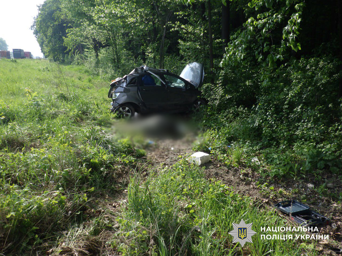 У Звягельському районі у ДТП загинула 57-річна жінка: її автівку збила вантажівка