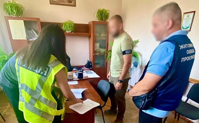 У Звягелі директор підприємства розтратив 160 тис. грн державних коштів під час капітального ремонту скверу