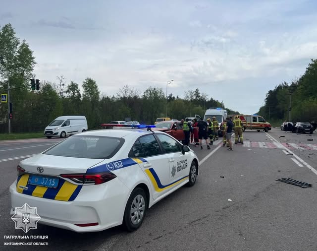 Поблизу селища Гуйва сталася ДТП з потерпілими, рух в напрямку Житомира ускладнений