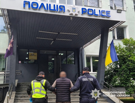 Напав із ножем на колишню: у Житомирі поліцейські затримали підозрюваного в замаху на вбивство