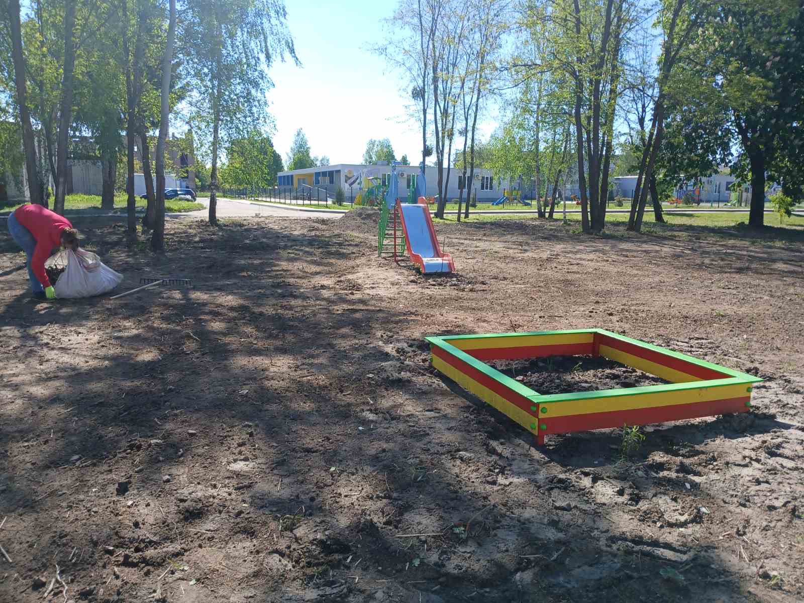 Ремонт димарів, електрощитків та новий дитячий майданчик: в Овручі комунальники покращують благоустрій міста