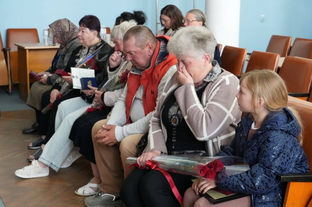 У Бердичеві рідним загиблих Захисників вручили державні нагороди