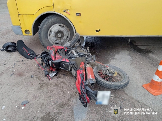 У Черняхівській громаді в ДТП травмовано мотоцикліста: чоловік в лікарні