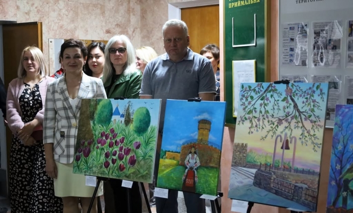 У фойє Будинку рад відбулося відкриття виставки робіт учнів та викладачів Звягельської школи мистецтв «Місто, яке я люблю», приуроченої до Дня міста