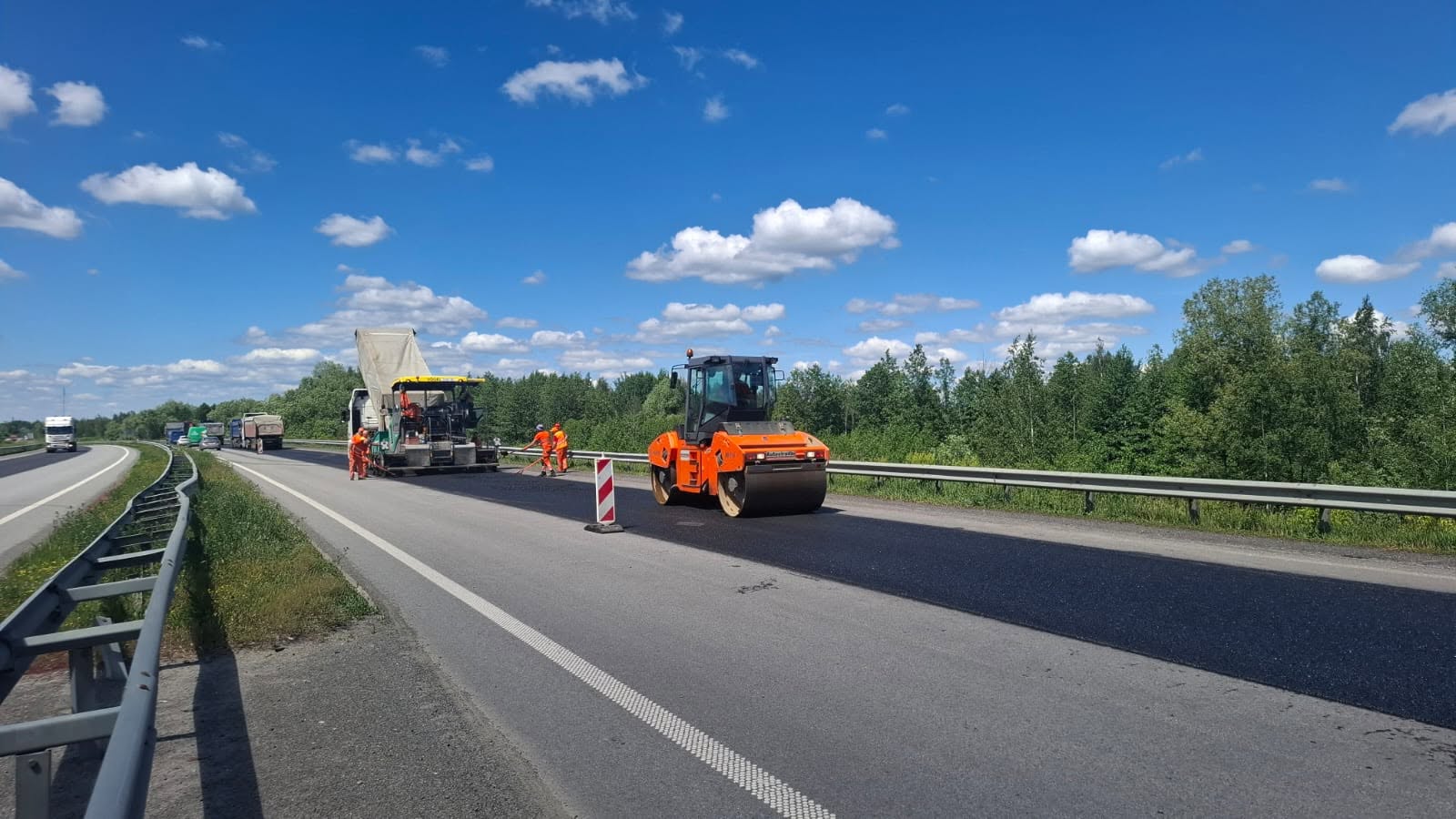 У західній та центральній частинах Житомирщини на магістралі М-06 завершено відновлення дорожнього покриття