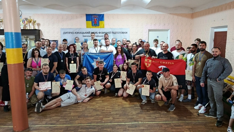 Гартовані спортом та єдністю: у Звягелі відбувся Чемпіонат Житомирщини з багатоповторного жиму серед ветеранів та їхніх родин