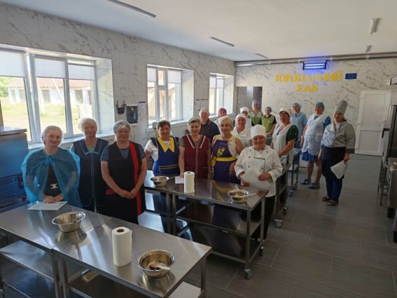На Житомирщині 51 кухар шкільних харчоблоків підвищив кваліфікацію за програмою реформи шкільного харчування