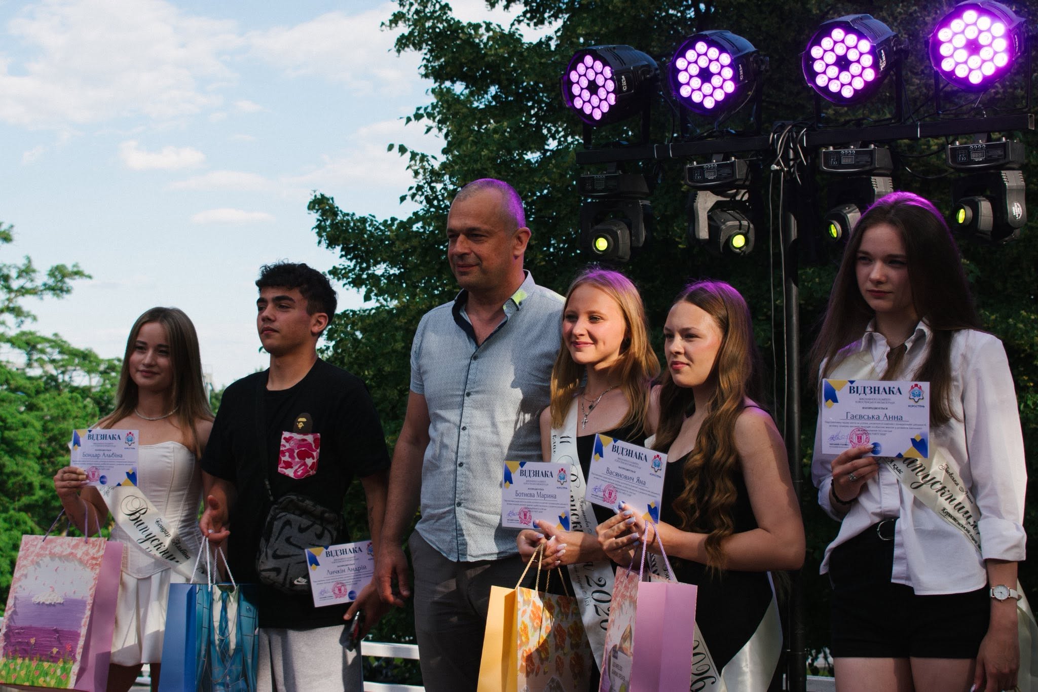 «Prom party – 2026»: у Коростені вручили відзнаки випускниками та створили капсулу часу
