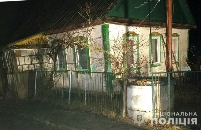 У Чоповицькій громаді невідомий у балаклаві увірвався до житла чоловіка, вимагаючи гроші та цінності, кілька разів вистрелив у потерпілого