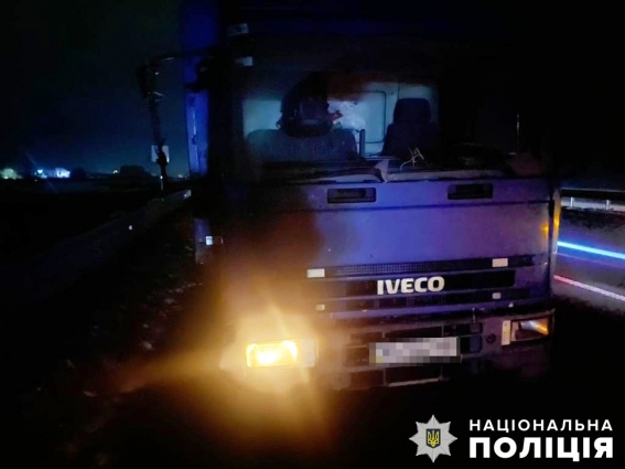 У Звягельському районі під колеса вантажівки потрапив 41-річний чоловік