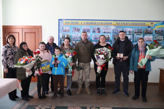В Черняхові вручили посмертні військові нагороди родинам двох полеглих Героїв (ФОТО)