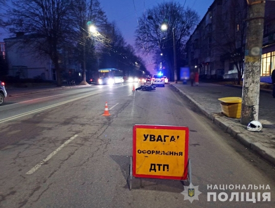 Водій мотоцикла помер у лікарні: поліція розслідує ДТП у Житомирі