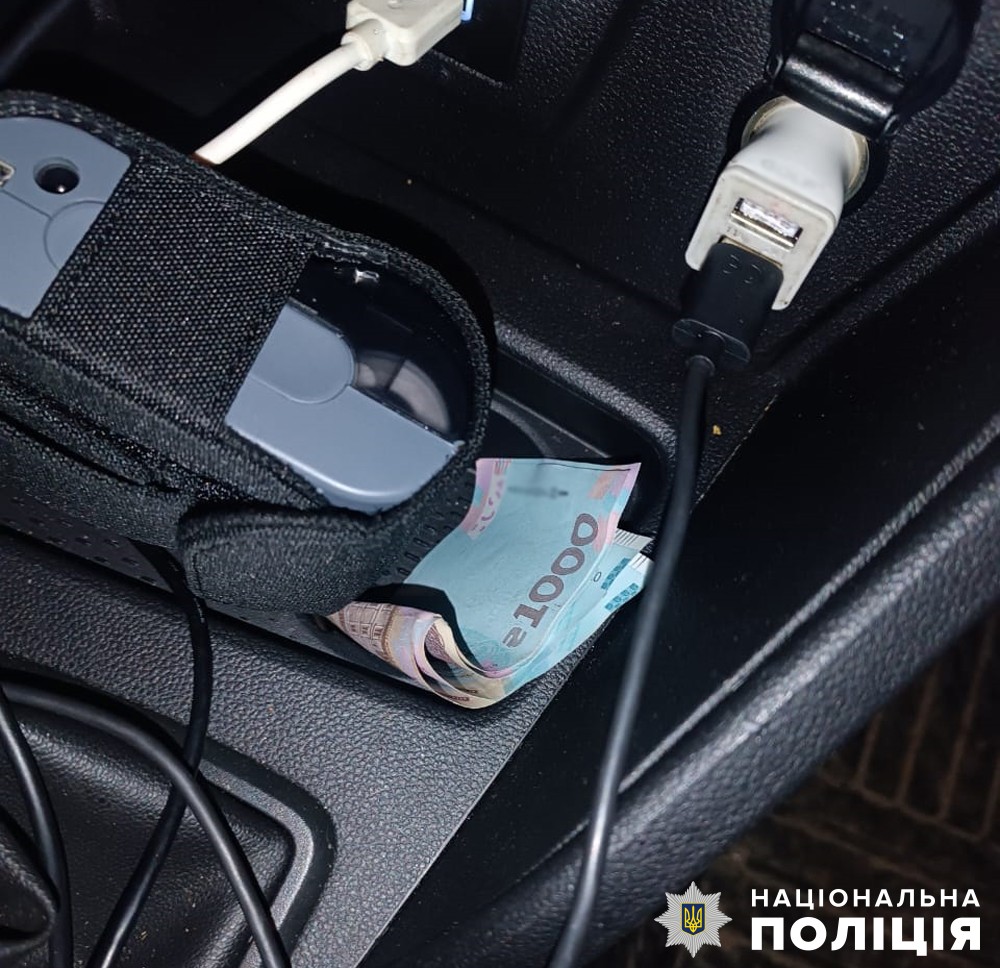 У Брусилові водій-правопорушник намагався відкупитися від відповідальності