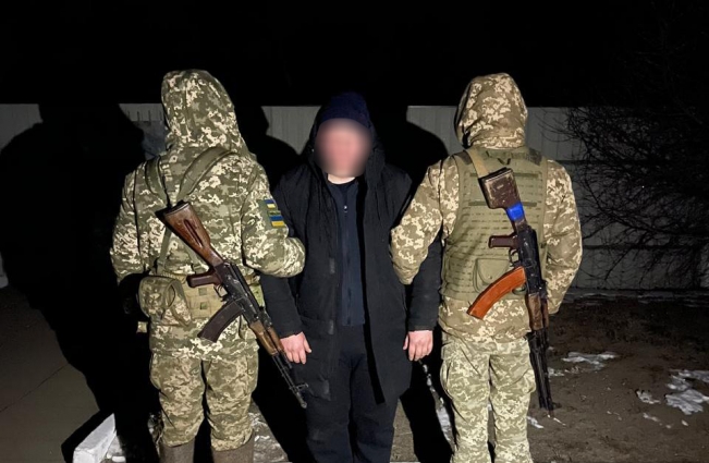 Злякався вовків, натрапив на мінне поле та ходив болотами: прикордонники відшукали 24-річного чоловіка, який намагався потрапити в ЄС