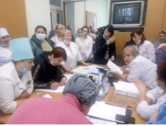 Медики інфекційного відділення міста Житомира колективно написали заяву на звільнення